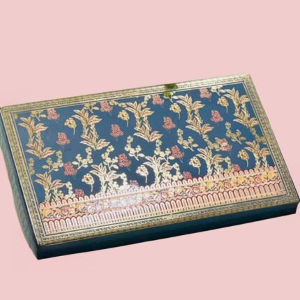 iris box with 700 gm mixed nuts